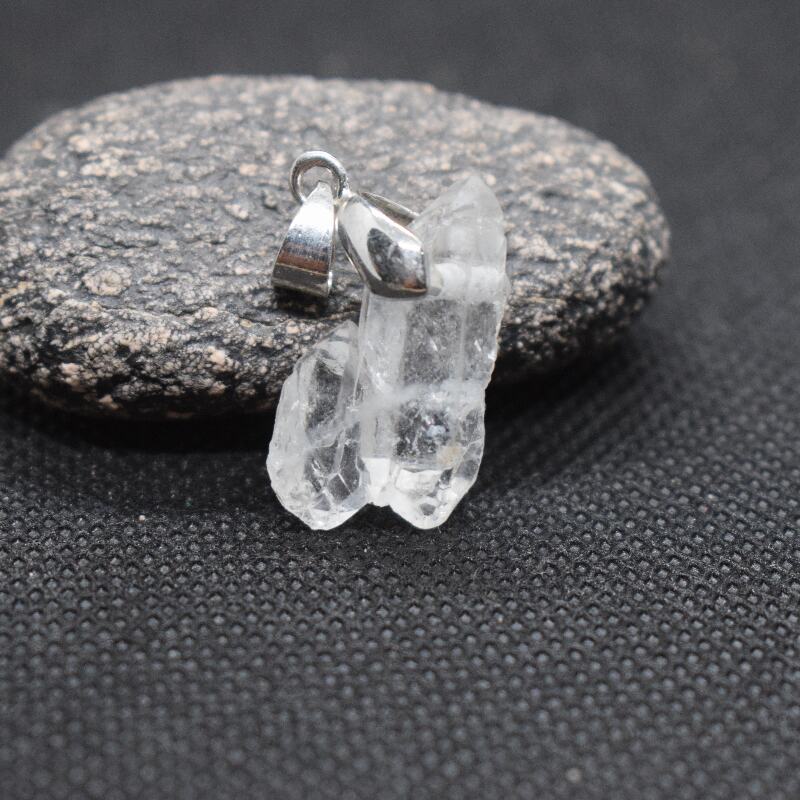 Faden Quartz pendant