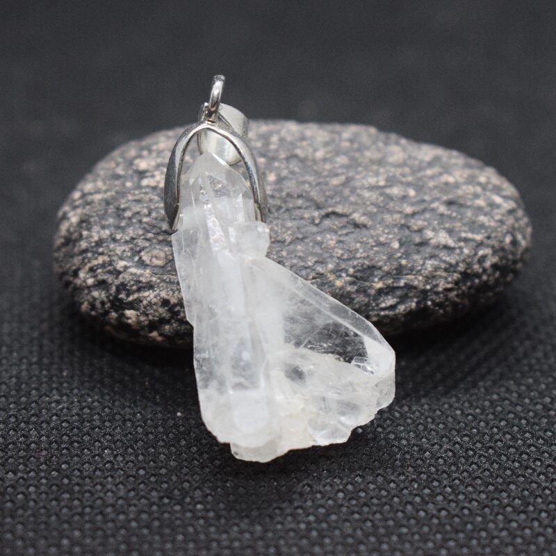 Faden Quartz pendant