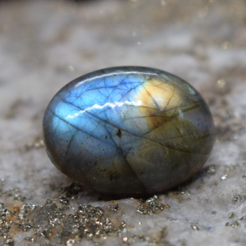 Labradorite stone 3