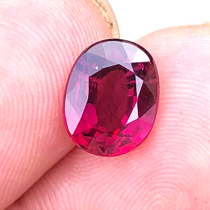 Natural Rhodolite garnet 3.40 Ct
