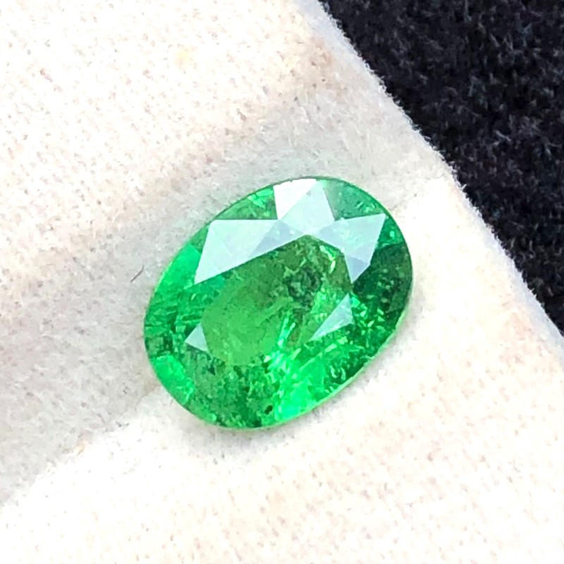 Natural Tsavorite garnet 2.65 Ct